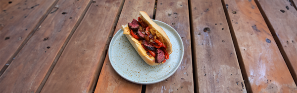Ikonisk Philly Cheese Steak Sandwich med Nyretapper (onglet) fra Dyrbar